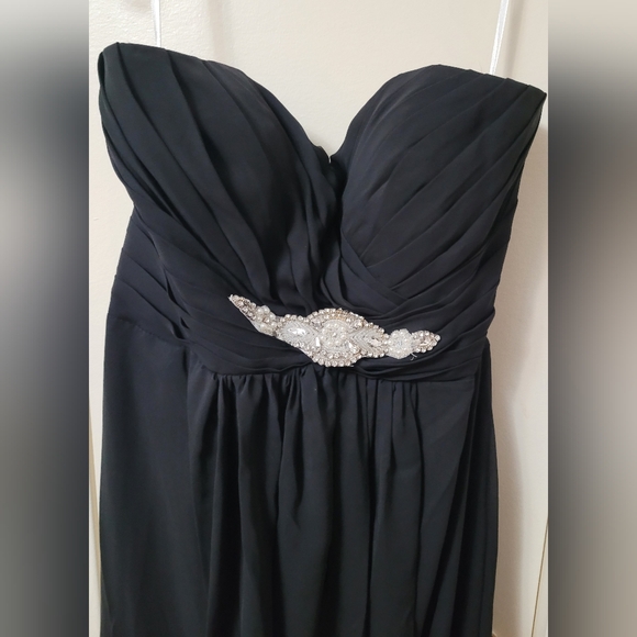 Dresses & Skirts - ✨️3/$15✨️ Black Evening/Bridesmaid Dress with Embellished Detail